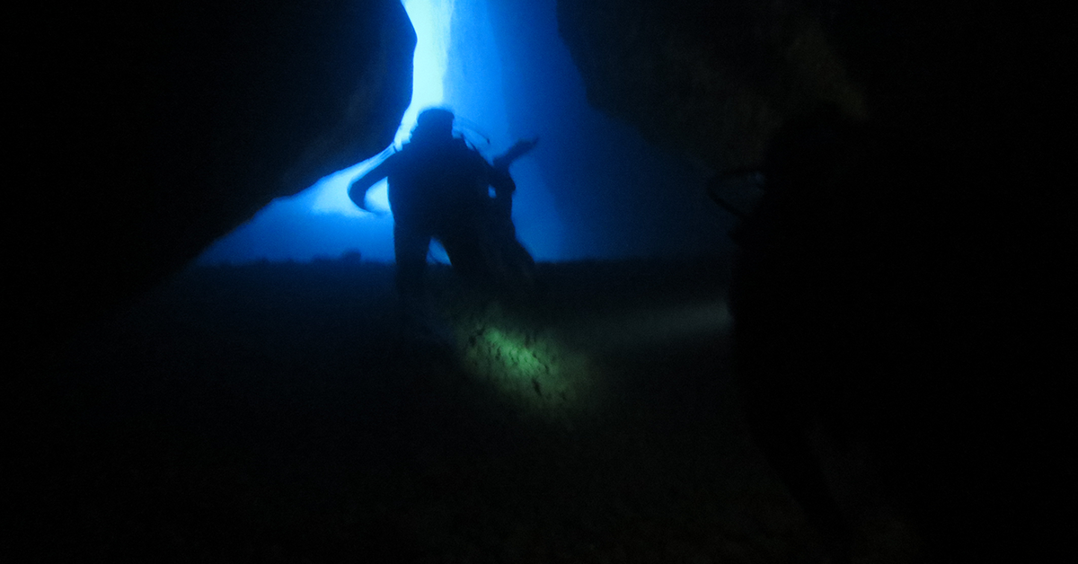 divers lost caves